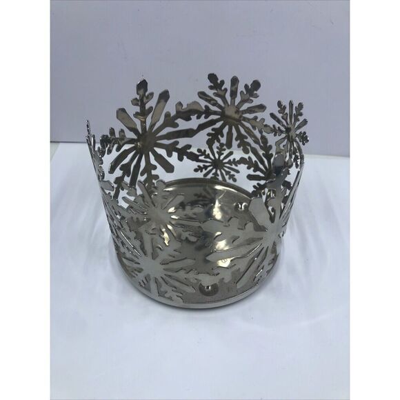 Slatkin Bath & Body Works 4 oz  Metal Sleeve Candle Holder Christmas  Snowflakes - Picture 2 of 8